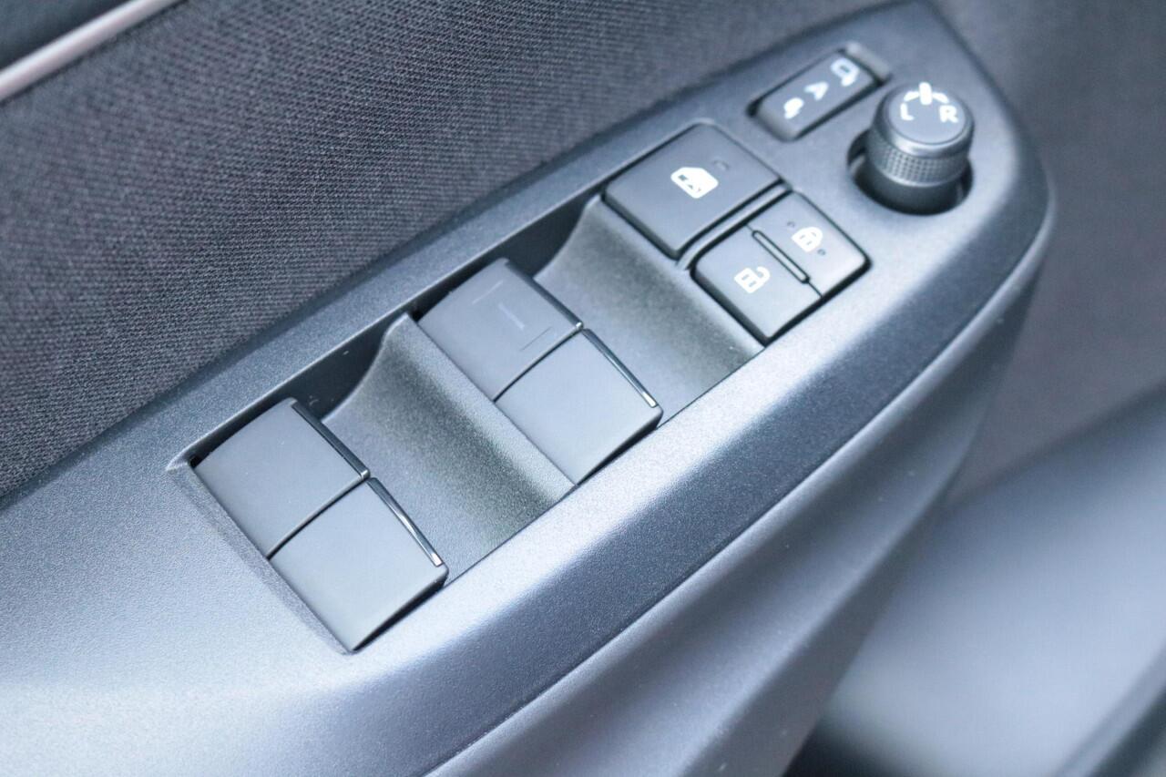 Toyota YARIS Cross 1.5 Hybrid 115 Dynamic, Comfortpack, BSM, Parkeersensoren, Stoel & Stoelverwarming!