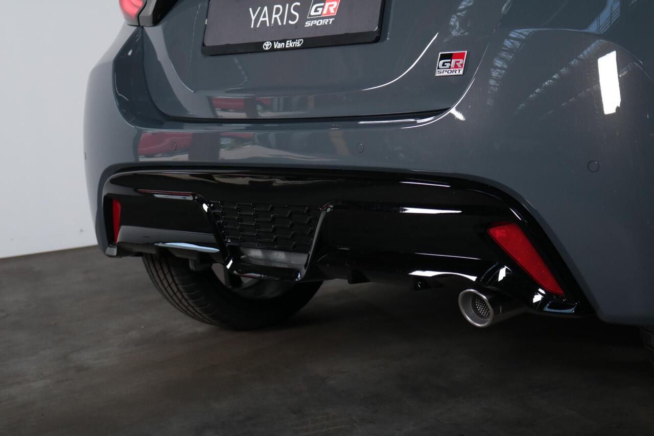 Toyota YARIS 1.5 Hybrid 130 GR Sport, Plus pack, Nieuw en in april leverbaar met ¤2.000,- Inruilpremie!