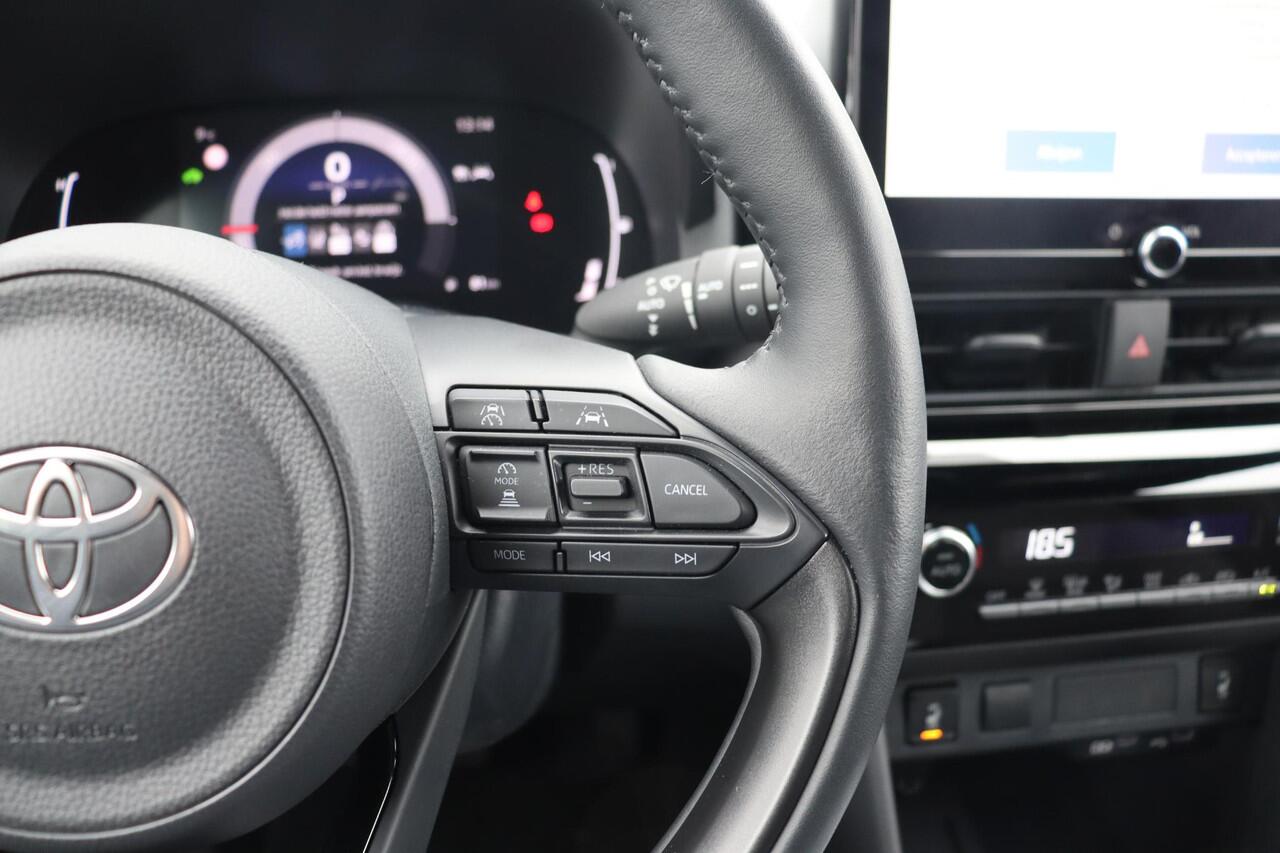 Toyota YARIS Cross 1.5 Hybrid 115 Dynamic ,Comfort Pack, BSM, Apple Carplay & Android Auto, parkeersensoren Voor & Achter, Stuur & Stoelverwarming, Adaptief Cruise & Climate Control, Te Bestellen