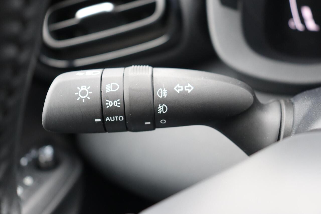 Toyota YARIS Cross 1.5 Hybrid 115 Dynamic ,Comfort Pack, BSM, Apple Carplay & Android Auto, parkeersensoren Voor & Achter, Stuur & Stoelverwarming, Adaptief Cruise & Climate Control, Te Bestellen