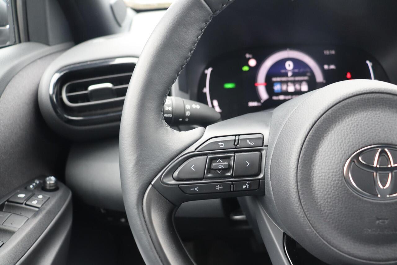 Toyota YARIS Cross 1.5 Hybrid 115 Dynamic ,Comfort Pack, BSM, Apple Carplay & Android Auto, parkeersensoren Voor & Achter, Stuur & Stoelverwarming, Adaptief Cruise & Climate Control, Te Bestellen