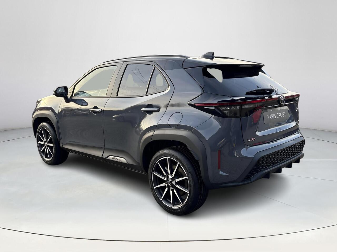 Toyota YARIS Cross 1.5 Hybrid 130 GR SPORT **NIEUWE AUTO/ PANORAMA DAK/ DIRECT LEVERBAAR**