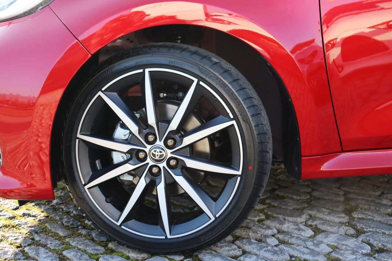 Toyota YARIS 1.5 Hybrid 130 GR Sport, Climate control, Led, Apple Carplay, Android Auto, Parkeercamera.