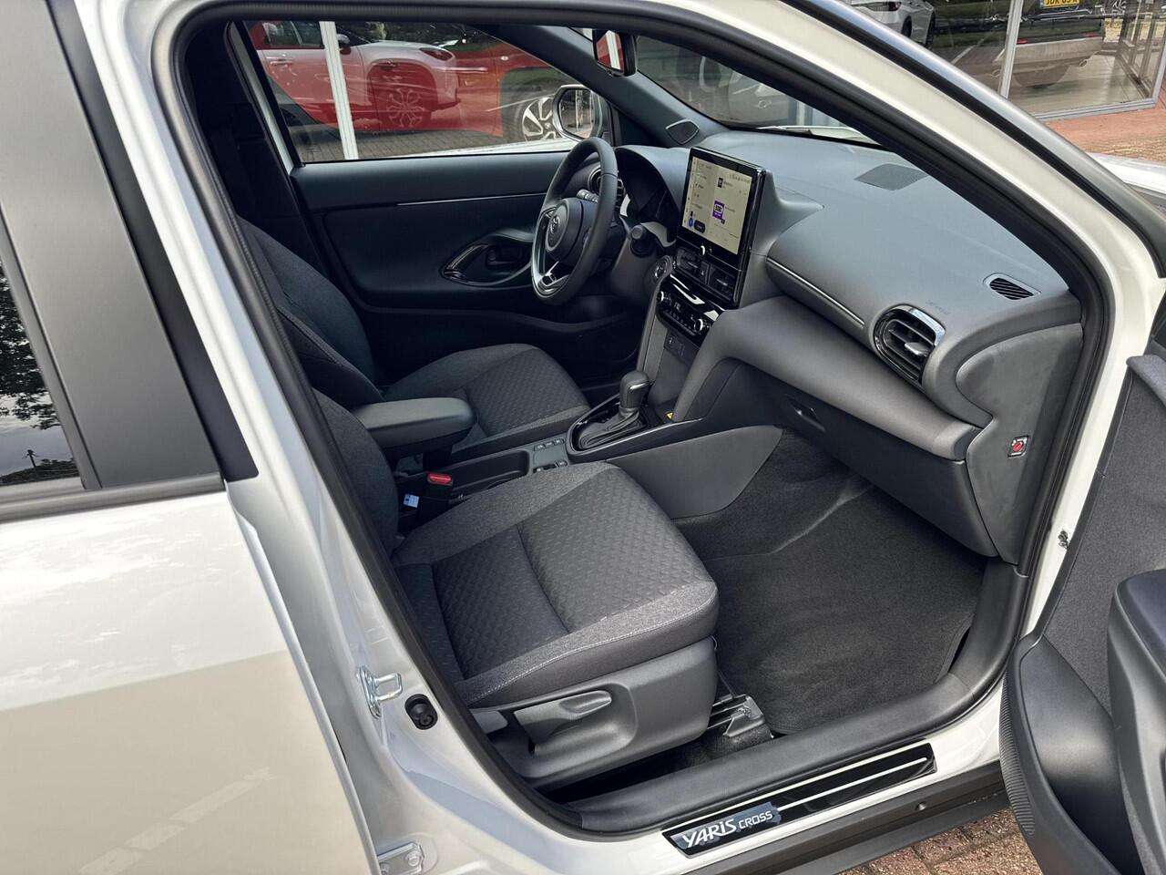 Toyota YARIS Cross 1.5 Hybrid 130 Dynamic Comfort Pack | 06-10141018 Voor meer informatie