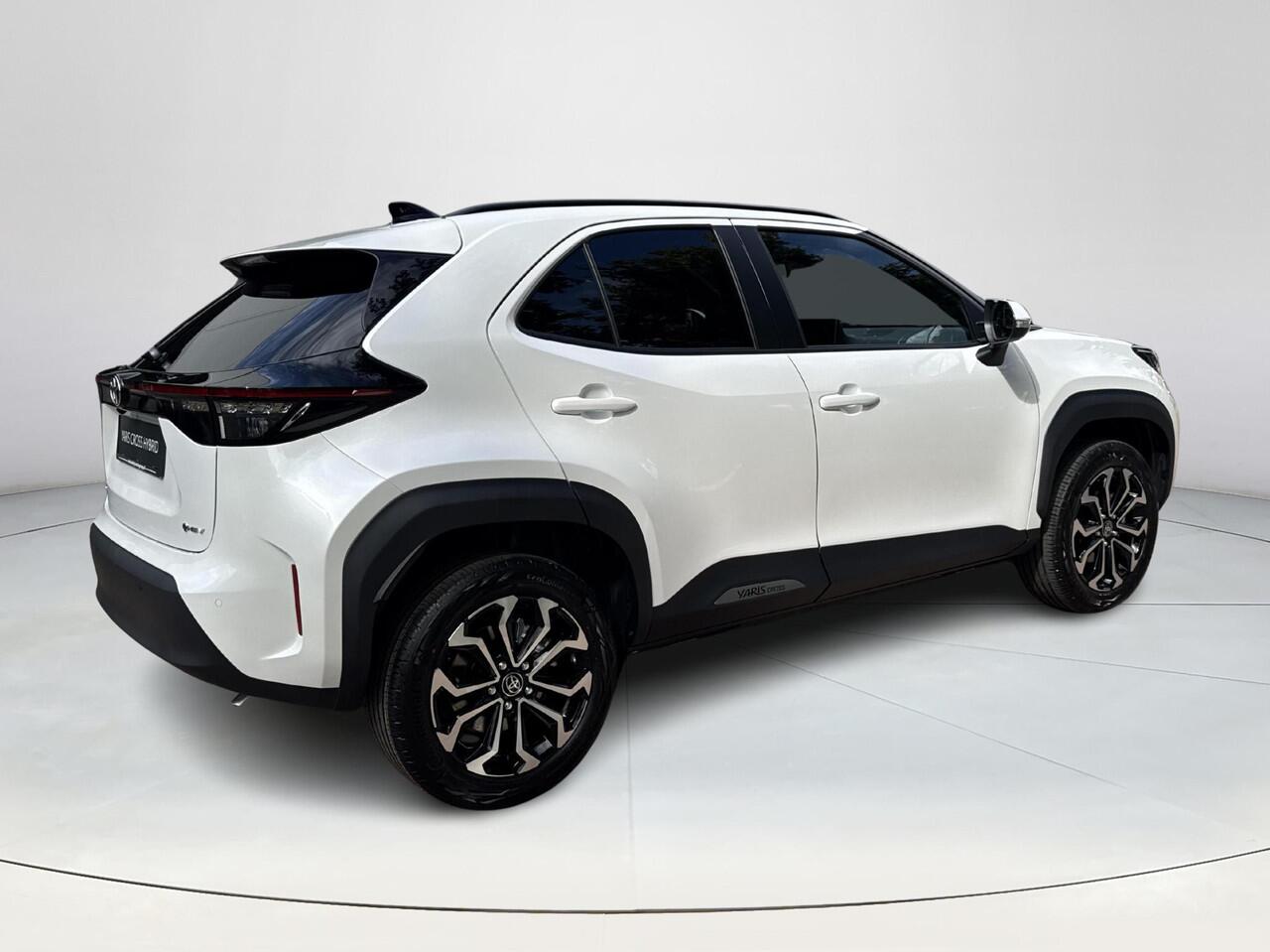 Toyota YARIS Cross 1.5 Hybrid 130 Dynamic Comfort Pack | 06-10141018 Voor meer informatie