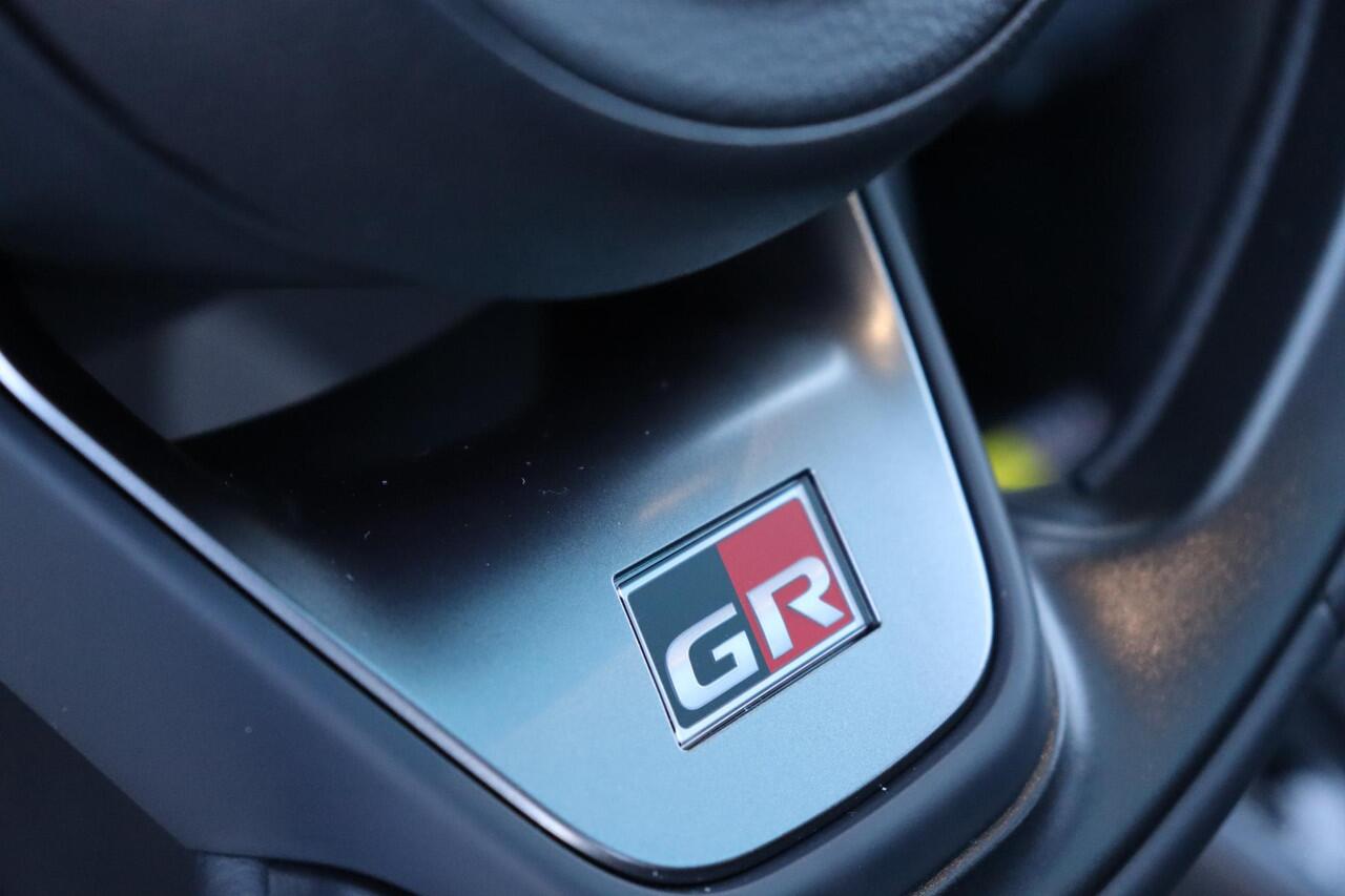 Toyota YARIS Cross 1.5 Hybrid 130 GR Sport, 360 Camera, Stoel- en Stuurverwarming met voordeel!