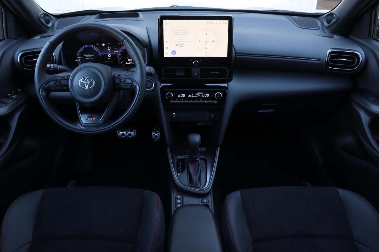 Toyota YARIS Cross 1.5 Hybrid 130 GR Sport, 360 Camera, Stoel- en Stuurverwarming met voordeel!