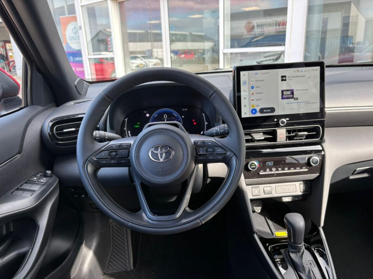 Toyota YARIS Cross 1.5 Hybrid 130 Dynamic | Comfort Pack | Sensoren v/a | Stoelverw