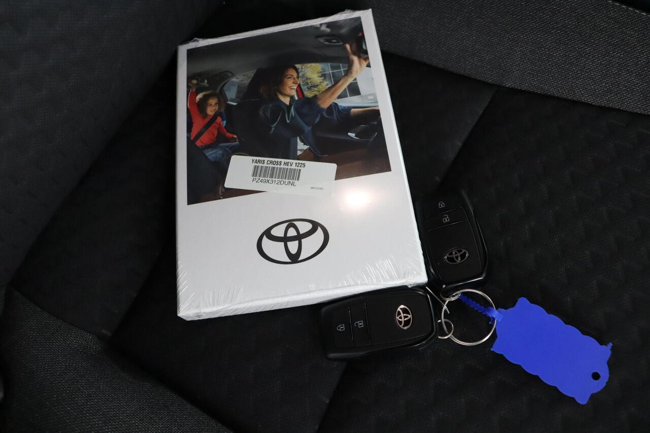 Toyota YARIS Cross 1.5 Hybrid 130 Dynamic | Stuur en stoel verwarming | Parkeer sensoren | Navigatie |