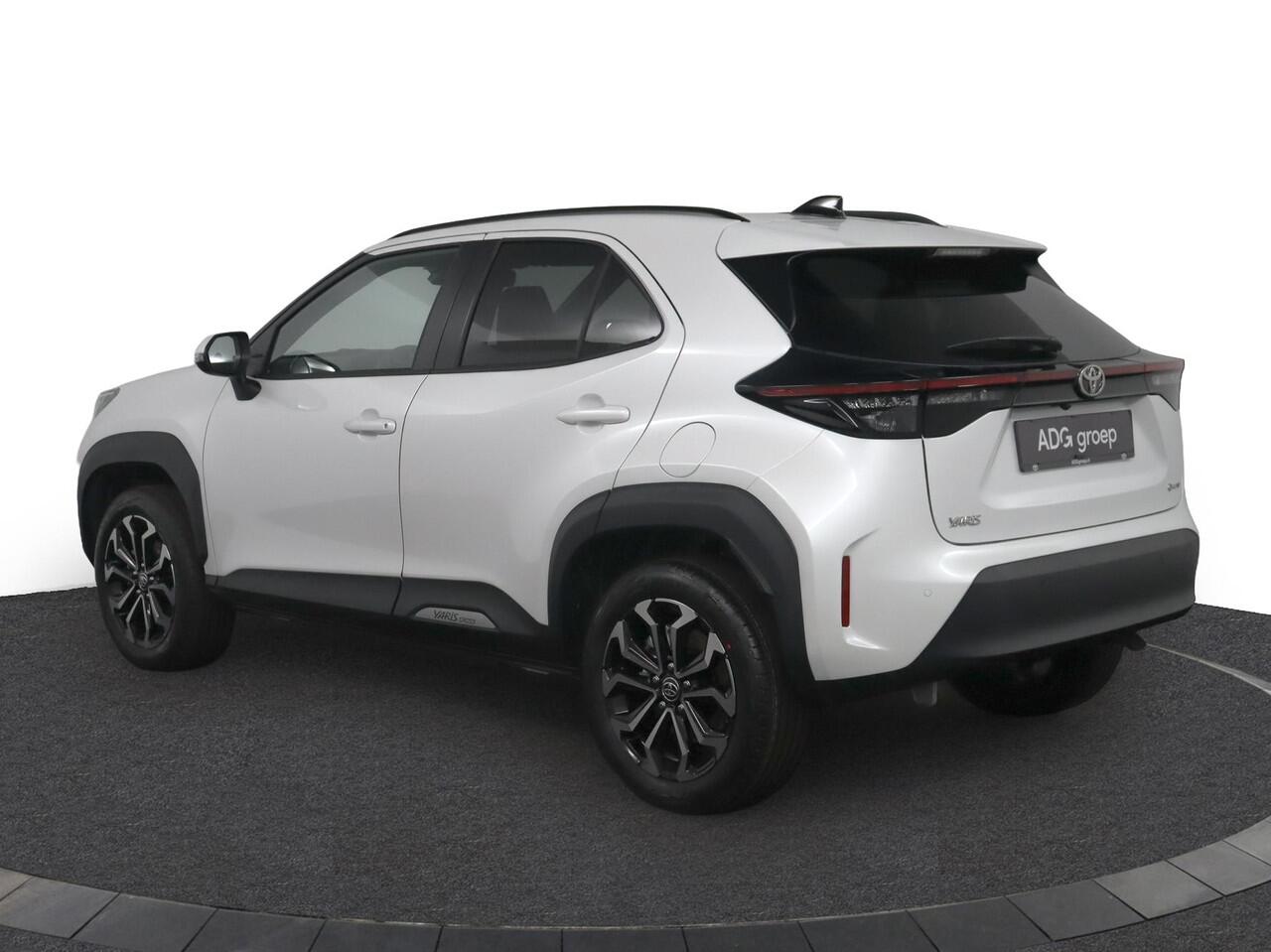 Toyota YARIS Cross 1.5 Hybrid 130 Dynamic | Stuur en stoel verwarming | Parkeer sensoren | Navigatie |