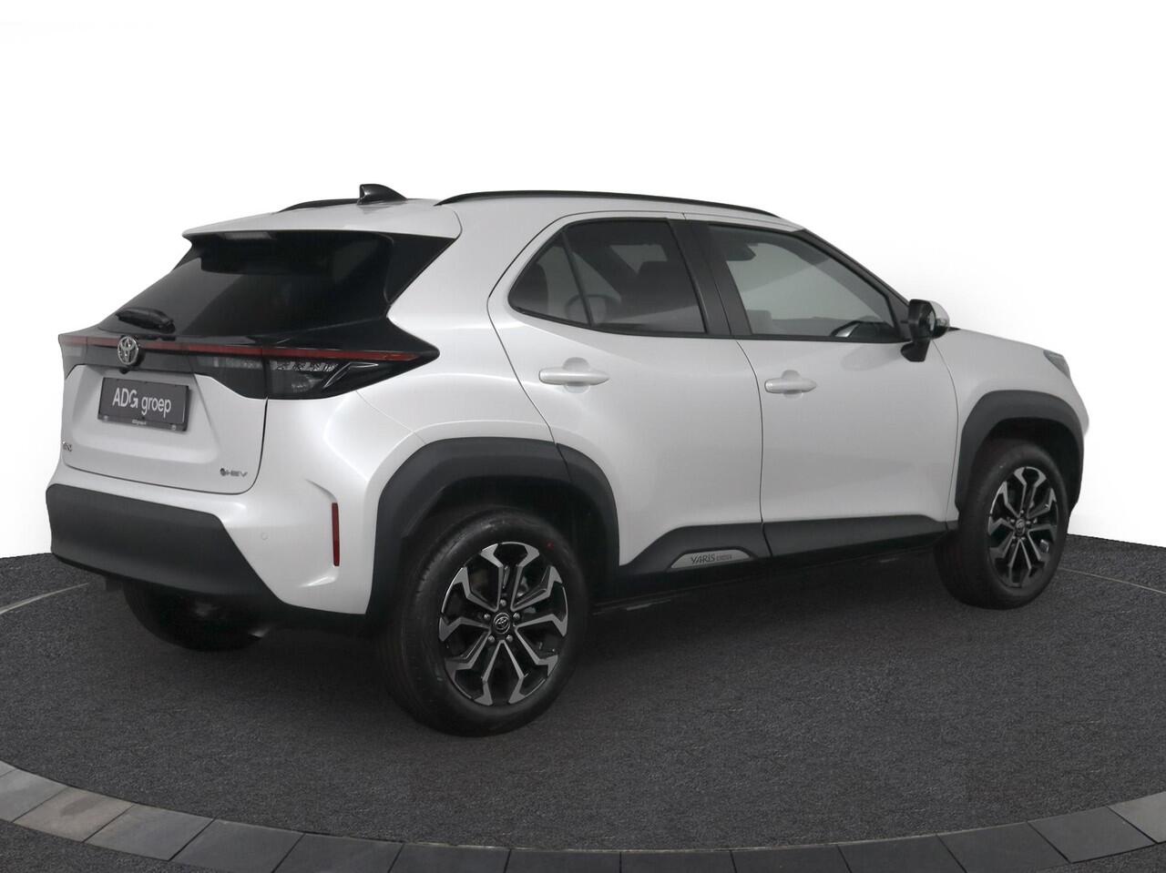 Toyota YARIS Cross 1.5 Hybrid 130 Dynamic | Stuur en stoel verwarming | Parkeer sensoren | Navigatie |