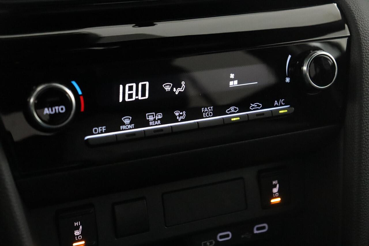 Toyota YARIS Cross 1.5 Hybrid 130 Dynamic | Stuur en stoel verwarming | Parkeer sensoren | Navigatie |