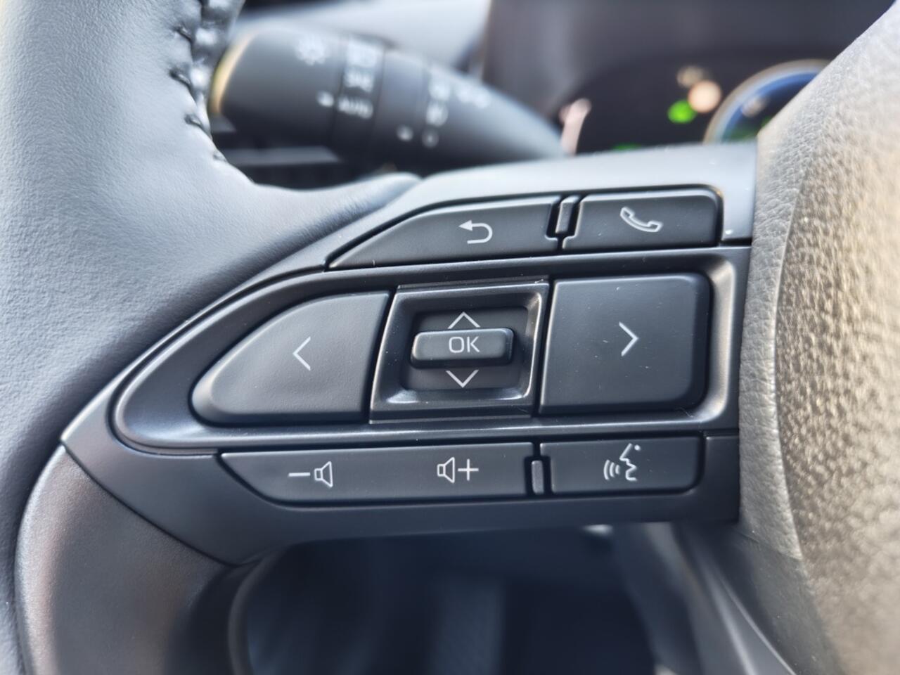 Toyota YARIS Cross 1.5 Hybrid 130 Dynamic | Comfort Pack | Sensoren v/a | Stoelverw