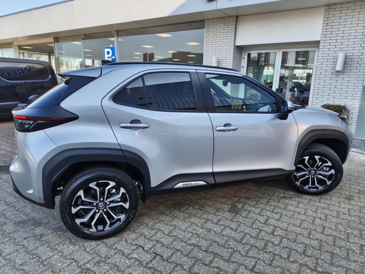 Toyota YARIS Cross 1.5 Hybrid 130 Dynamic | Comfort Pack | Sensoren v/a | Stoelverw