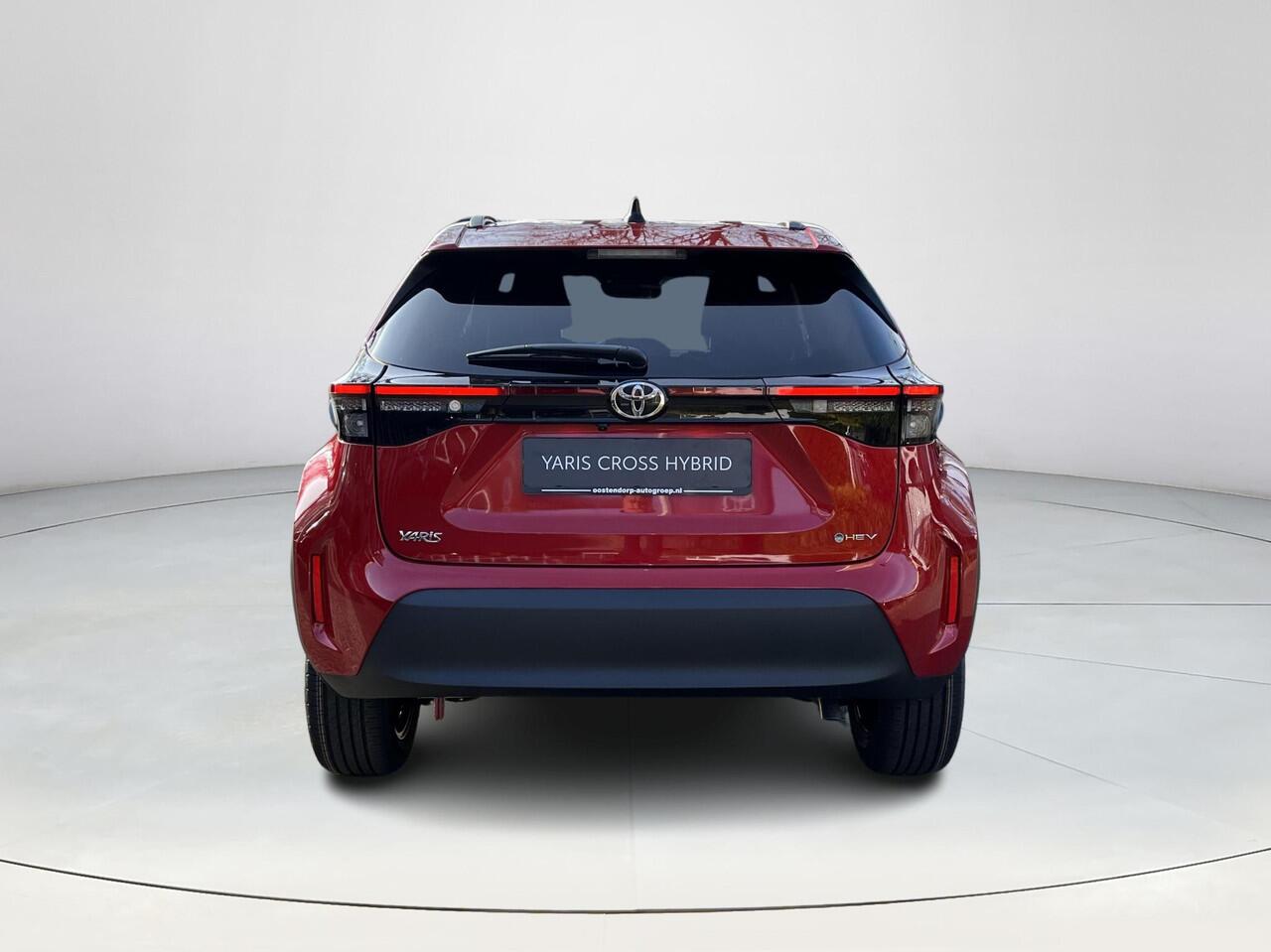 Toyota YARIS Cross 1.5 Hybrid 130 Dynamic | Emotional red premium metallic | 2026 model | Nieuw uit voorraad leverbaar |
