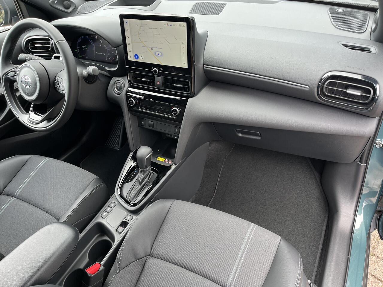 Toyota YARIS Cross 1.5 Hybrid 130 Executive | Premium Pack | Forest green met zwart dak | Nieuw uit voorraad leverbaar |