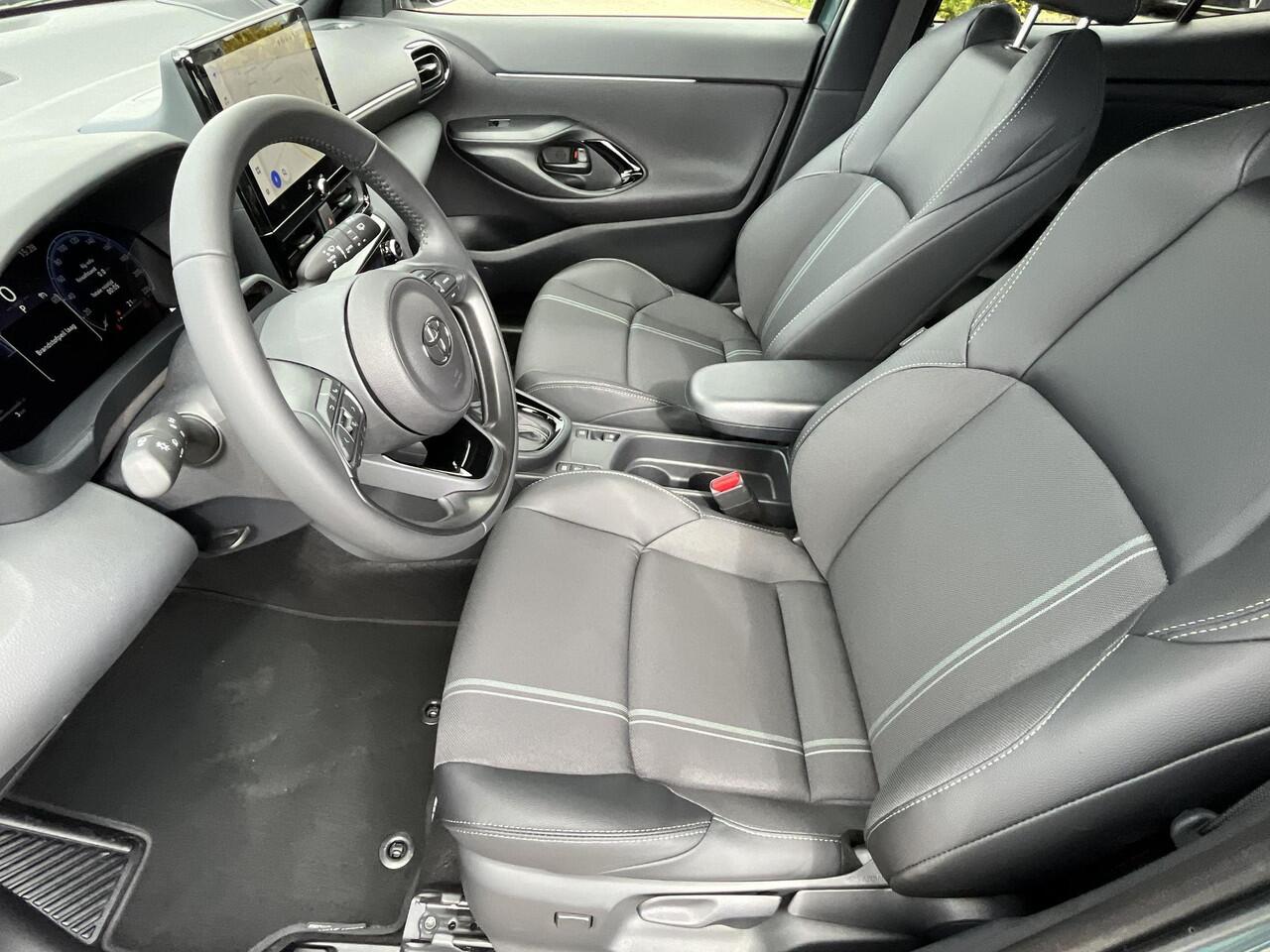 Toyota YARIS Cross 1.5 Hybrid 130 Executive | Premium Pack | Forest green met zwart dak | Nieuw uit voorraad leverbaar |