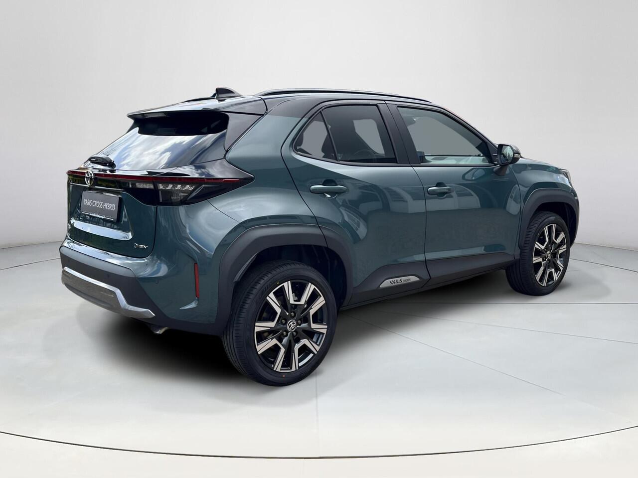 Toyota YARIS Cross 1.5 Hybrid 130 Executive | Premium Pack | Forest green met zwart dak | Nieuw uit voorraad leverbaar |