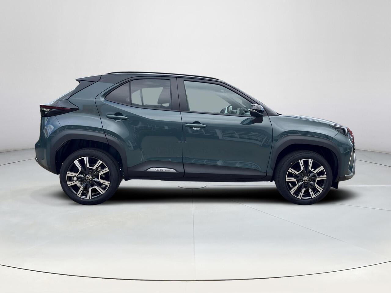 Toyota YARIS Cross 1.5 Hybrid 130 Executive | Premium Pack | Forest green met zwart dak | Nieuw uit voorraad leverbaar |