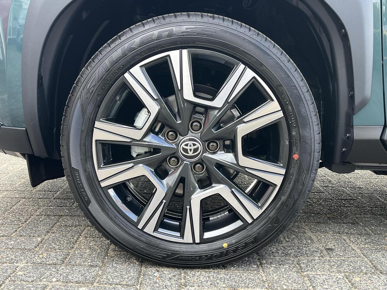 Toyota YARIS Cross 1.5 Hybrid 130 Executive | Premium Pack | Forest green met zwart dak | Nieuw uit voorraad leverbaar |