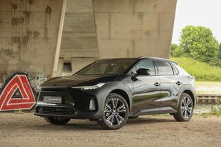 toyota-bz4x-awd-full-option-dark-re