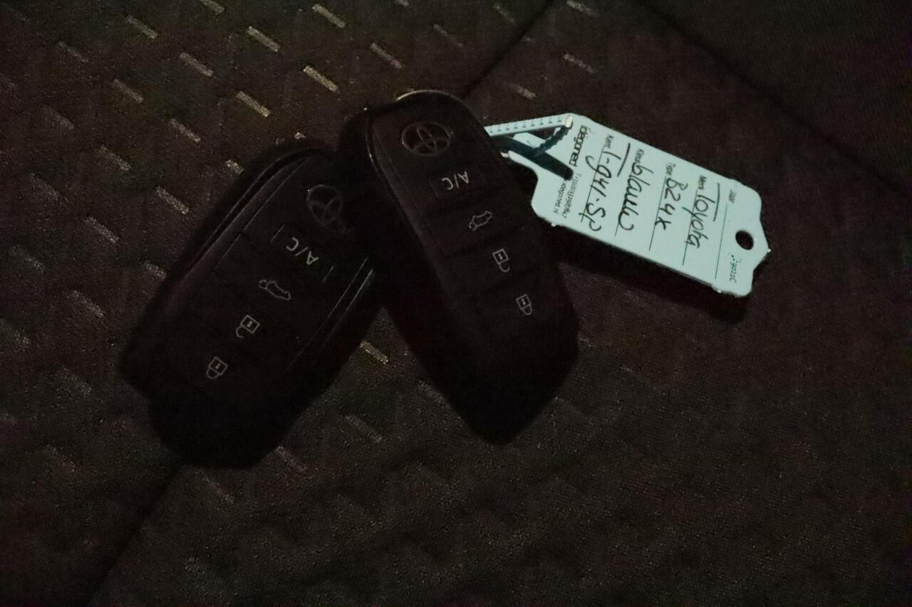 Toyota bZ4X Business Plus 71 kWh | 360 Camera | Dodehoek detectie | Parkeer sensoren voor + achter | Electrische achterklep | Stoelverwarming | Stuurverwarming | Trekhaak |