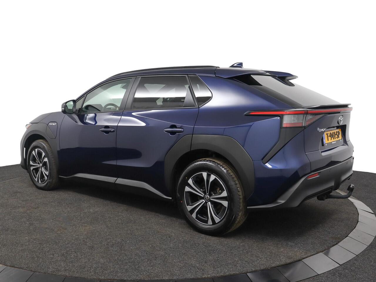 Toyota bZ4X Business Plus 71 kWh | 360 Camera | Dodehoek detectie | Parkeer sensoren voor + achter | Electrische achterklep | Stoelverwarming | Stuurverwarming | Trekhaak |