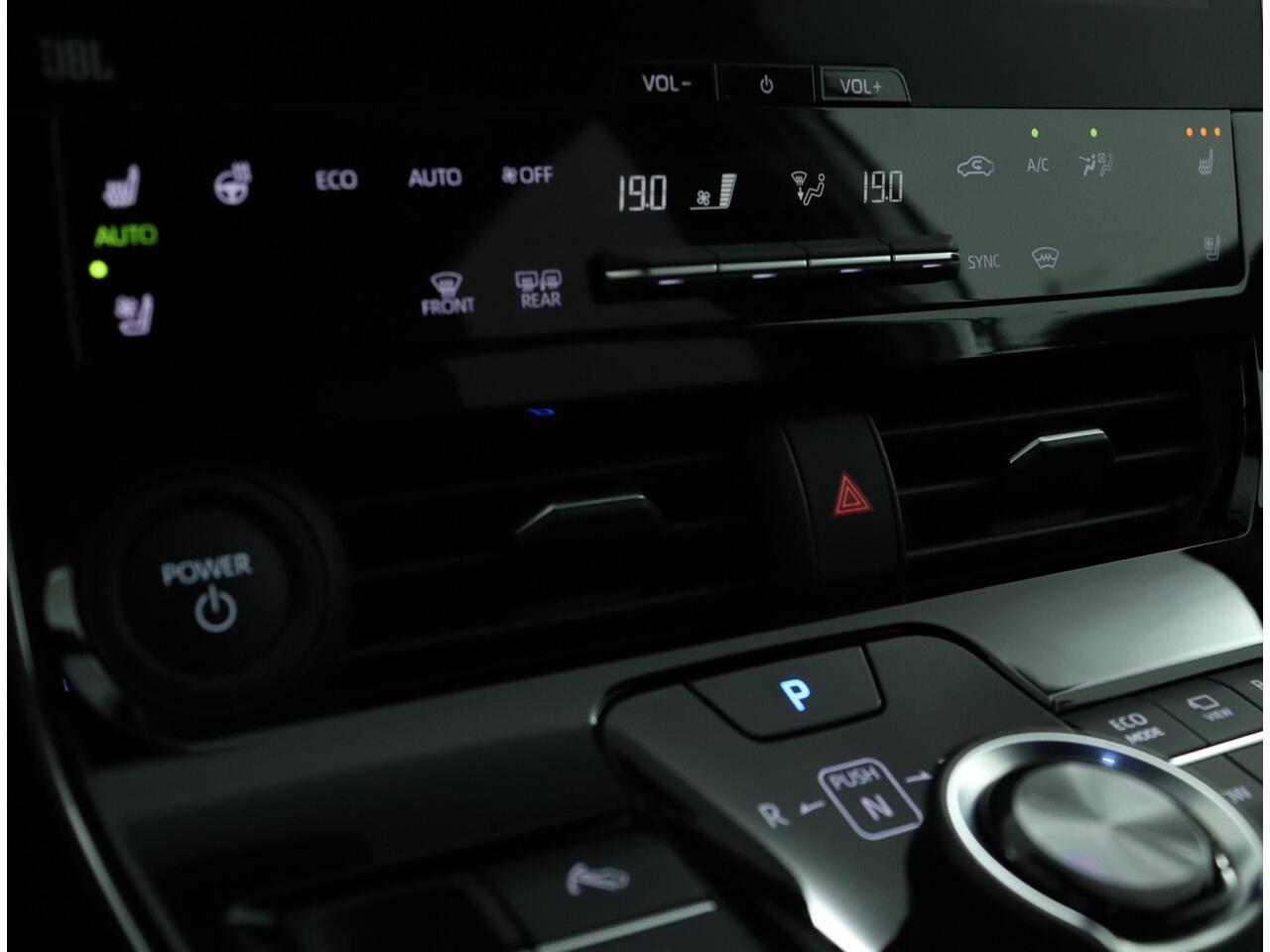 Toyota bZ4X Premium 71 kWh | Nieuw geleverd | Geheugenstoelen | Stoelverwarming |