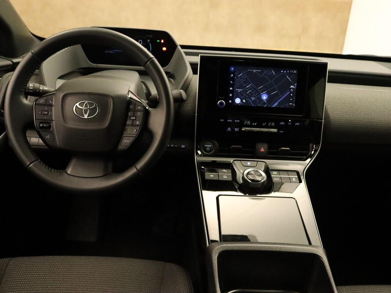 Toyota bZ4X Active 71 kWh -SOH 97,1% !!!- ORIGINEEL NEDERLANDSE AUTO - AFKOMSTIG VAN 1E EIGENAAR - 2 LAADKABELS - 3 FASE - CAMERA - ALARM KLASSE 3 MET KIWA CERTIFICAAT - NAVIGATIE - ADAPTIEVE CRUISE CONTROL - CLIMATE CONTROL - KEYLESS ENTRY/ START