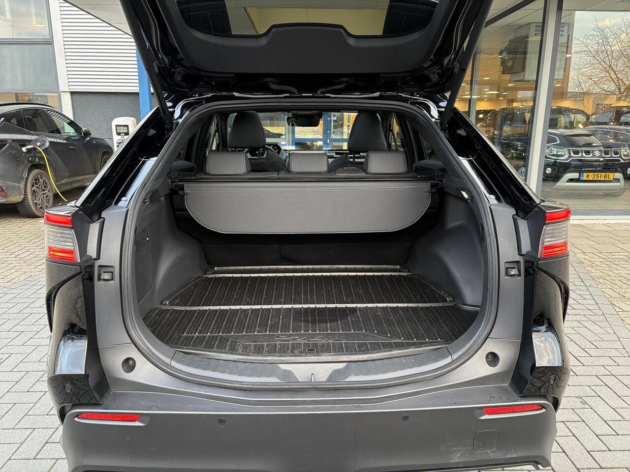 Toyota bZ4X Premium 71 kWh | 97% SOH! | Leder | Stoel- Verwarming & Ventilatie | Panoramadak | 360 Camera | Adaptive Cruise |