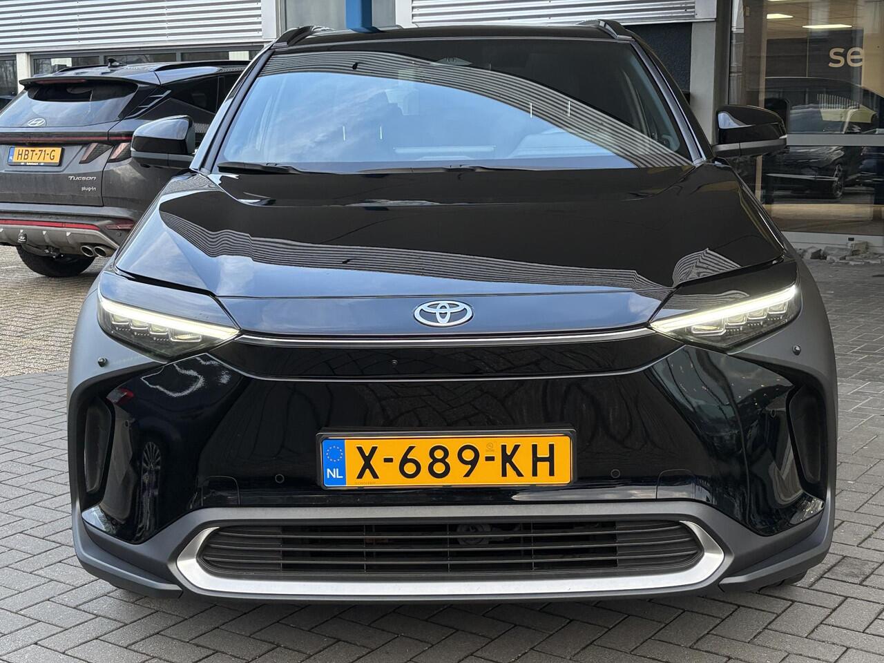 Toyota bZ4X Premium 71 kWh | 97% SOH! | Leder | Stoel- Verwarming & Ventilatie | Panoramadak | 360 Camera | Adaptive Cruise |