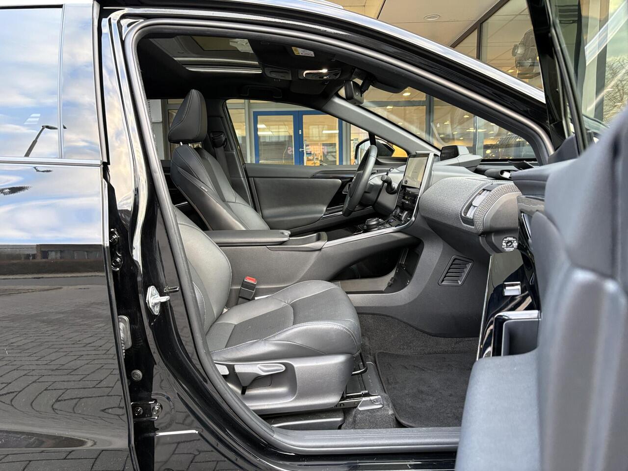 Toyota bZ4X Premium 71 kWh | 97% SOH! | Leder | Stoel- Verwarming & Ventilatie | Panoramadak | 360 Camera | Adaptive Cruise |