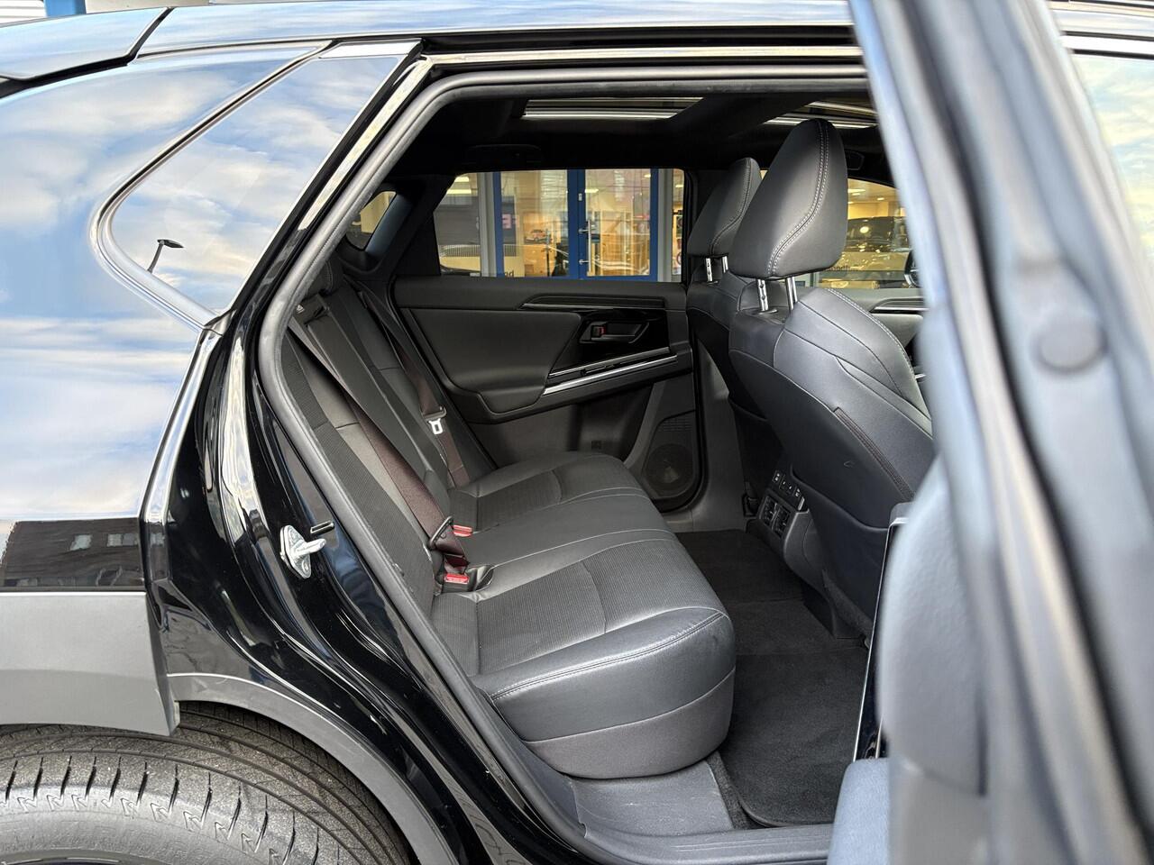 Toyota bZ4X Premium 71 kWh | 97% SOH! | Leder | Stoel- Verwarming & Ventilatie | Panoramadak | 360 Camera | Adaptive Cruise |