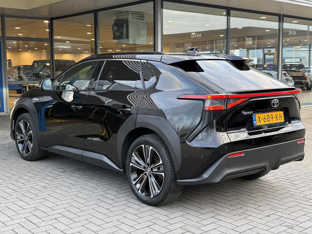 Toyota bZ4X Premium 71 kWh | 97% SOH! | Leder | Stoel- Verwarming & Ventilatie | Panoramadak | 360 Camera | Adaptive Cruise |