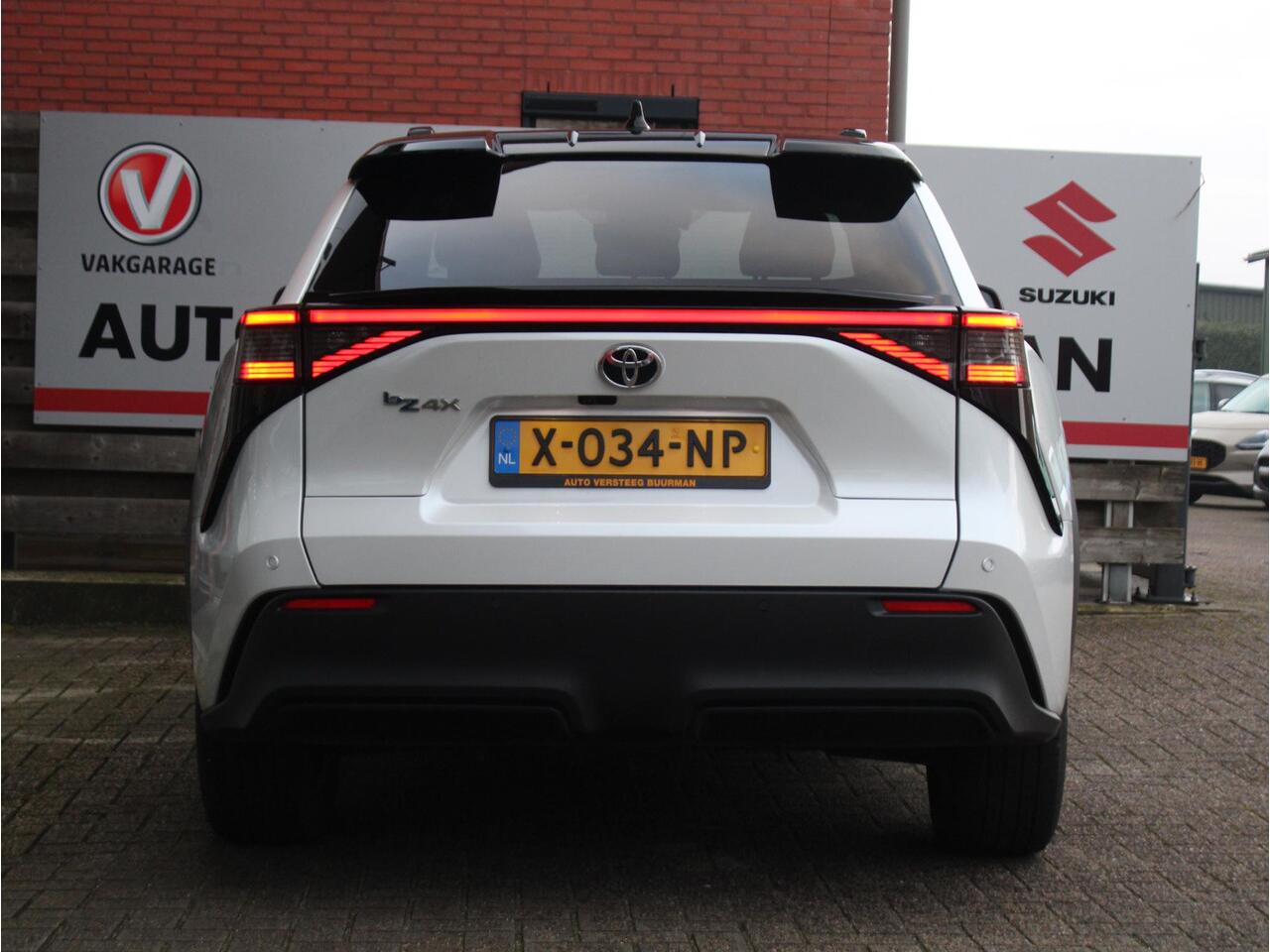 Toyota bZ4X Business Plus 71 kWh Inclusief Batterijcertificaat, Achteruitrijcamera, Parkeersensoren Voor en Achter, Stoelverwarming