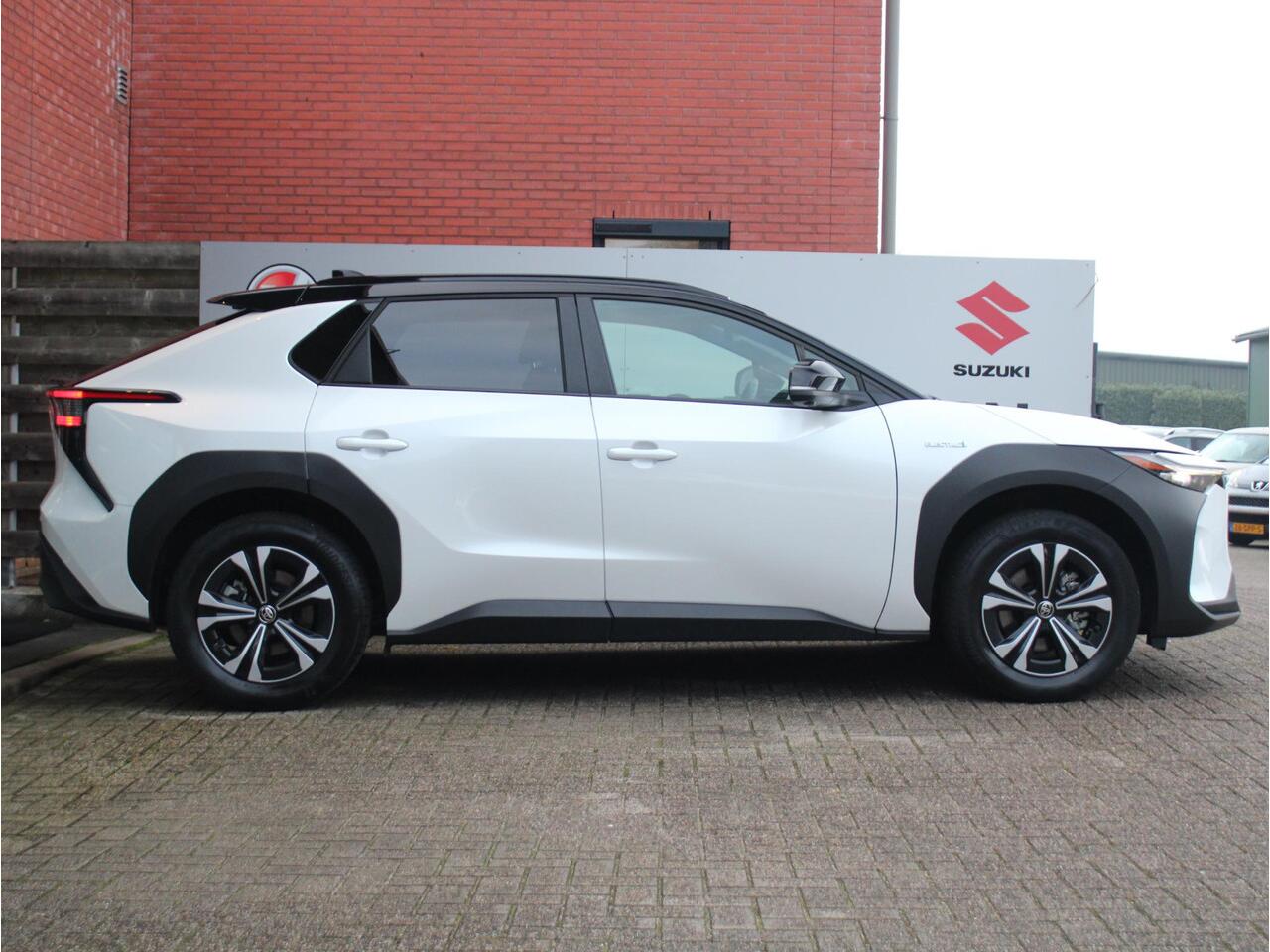 Toyota bZ4X Business Plus 71 kWh Inclusief Batterijcertificaat, Achteruitrijcamera, Parkeersensoren Voor en Achter, Stoelverwarming