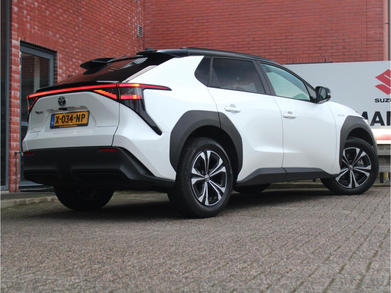 Toyota bZ4X Business Plus 71 kWh Inclusief Batterijcertificaat, Achteruitrijcamera, Parkeersensoren Voor en Achter, Stoelverwarming