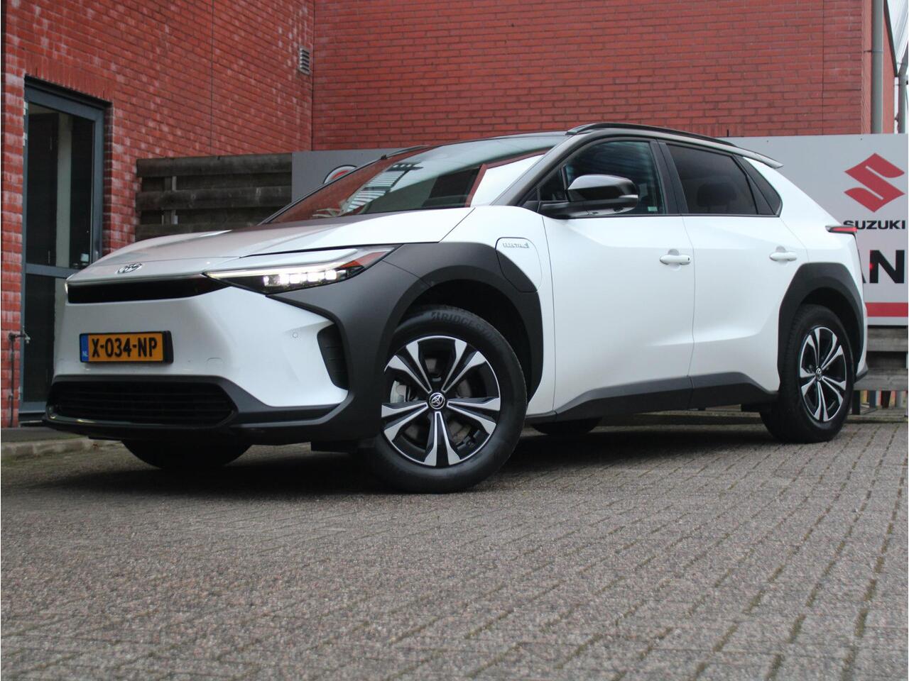 Toyota bZ4X Business Plus 71 kWh Inclusief Batterijcertificaat, Achteruitrijcamera, Parkeersensoren Voor en Achter, Stoelverwarming