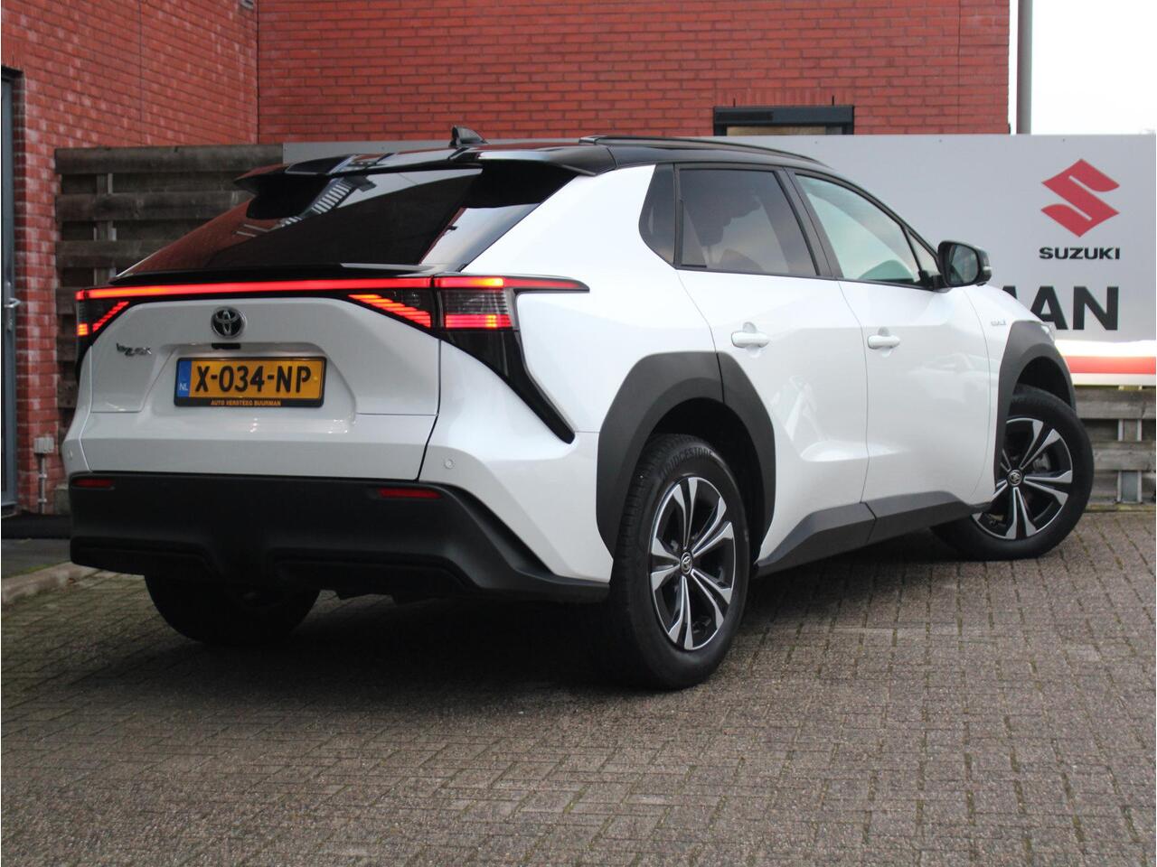 Toyota bZ4X Business Plus 71 kWh Inclusief Batterijcertificaat, Achteruitrijcamera, Parkeersensoren Voor en Achter, Stoelverwarming