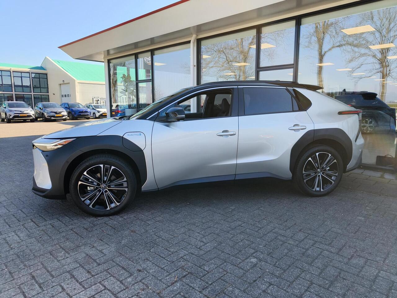 Toyota bZ4X Premium 71 kWh Bi-Tone | Panorama | JBL | Leer | Compleet