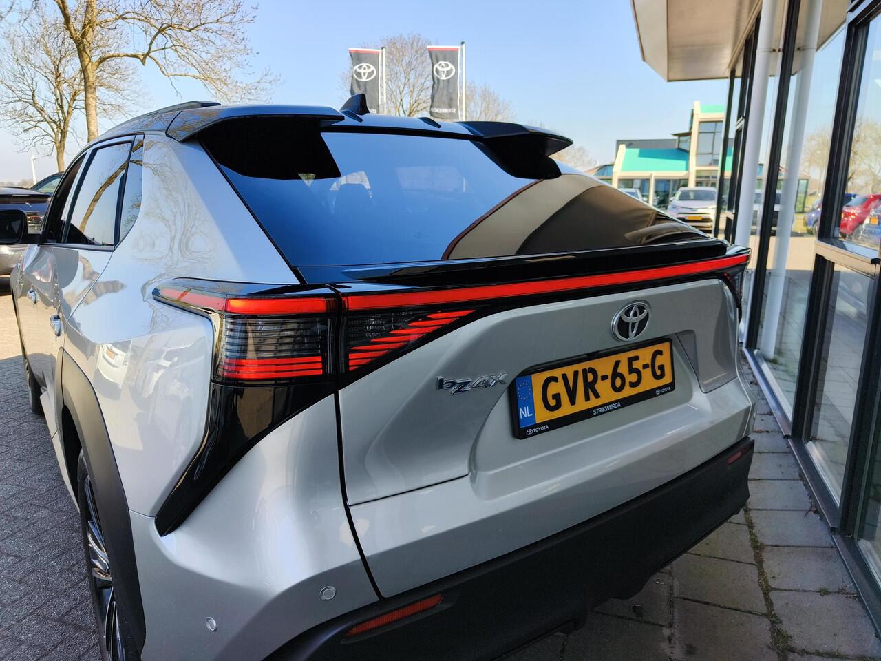Toyota bZ4X Premium 71 kWh Bi-Tone | Panorama | JBL | Leer | Compleet