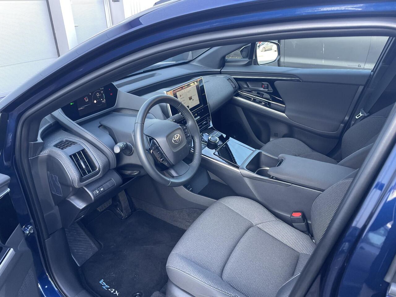 Toyota bZ4X Active 71 kWh | 3-fase | Origineel NL en 1e eigenaar | Warmtepomp | Garantie t/m 05/2034 of 200.000km