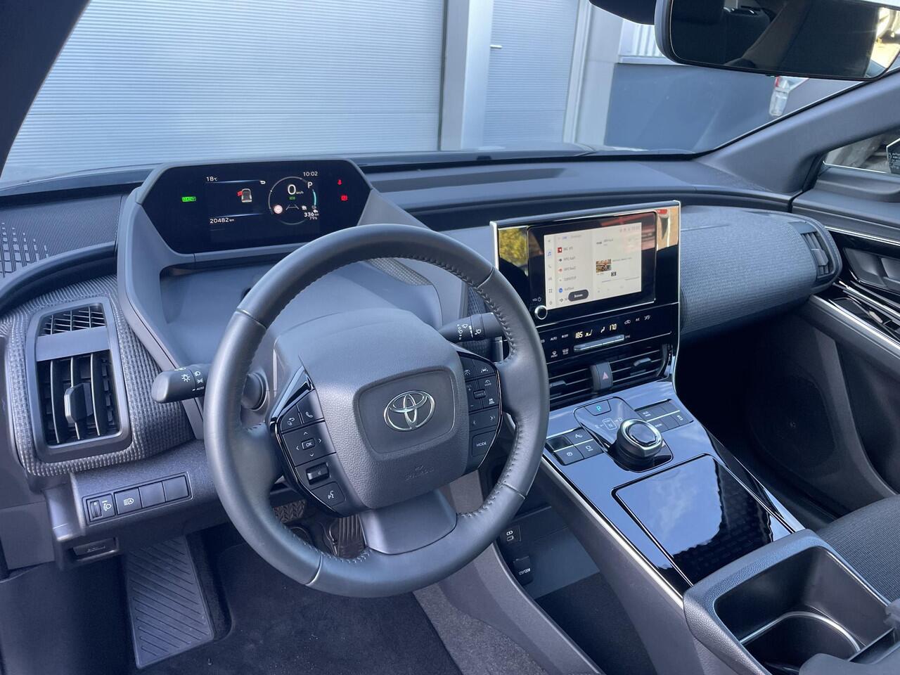 Toyota bZ4X Active 71 kWh | 3-fase | Origineel NL en 1e eigenaar | Warmtepomp | Garantie t/m 05/2034 of 200.000km