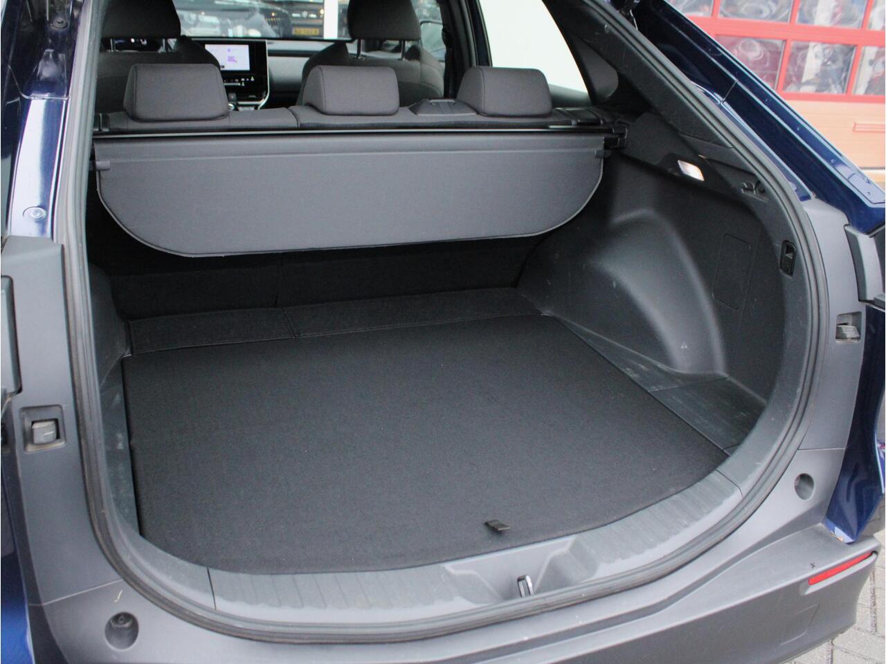 Toyota bZ4X Business 71 kWh Trekhaak, Zomer- en Winterbanden, Adaptieve Cruise en Climate Control, Carplay/Android Auto