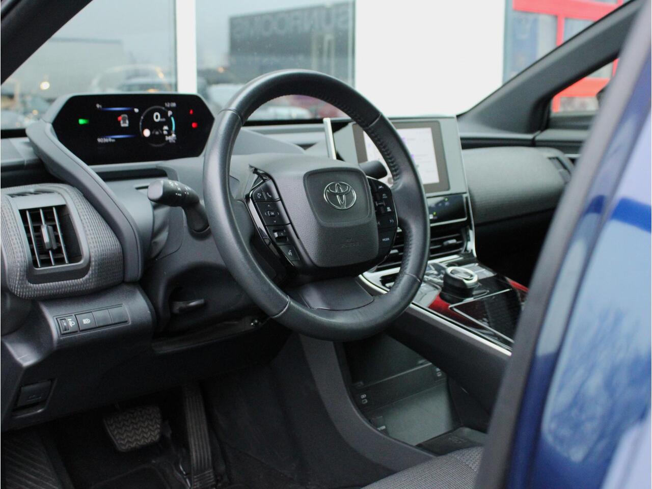 Toyota bZ4X Business 71 kWh Trekhaak, Zomer- en Winterbanden, Adaptieve Cruise en Climate Control, Carplay/Android Auto