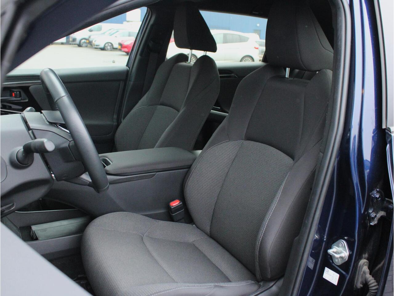 Toyota bZ4X Business 71 kWh Trekhaak, Zomer- en Winterbanden, Adaptieve Cruise en Climate Control, Carplay/Android Auto