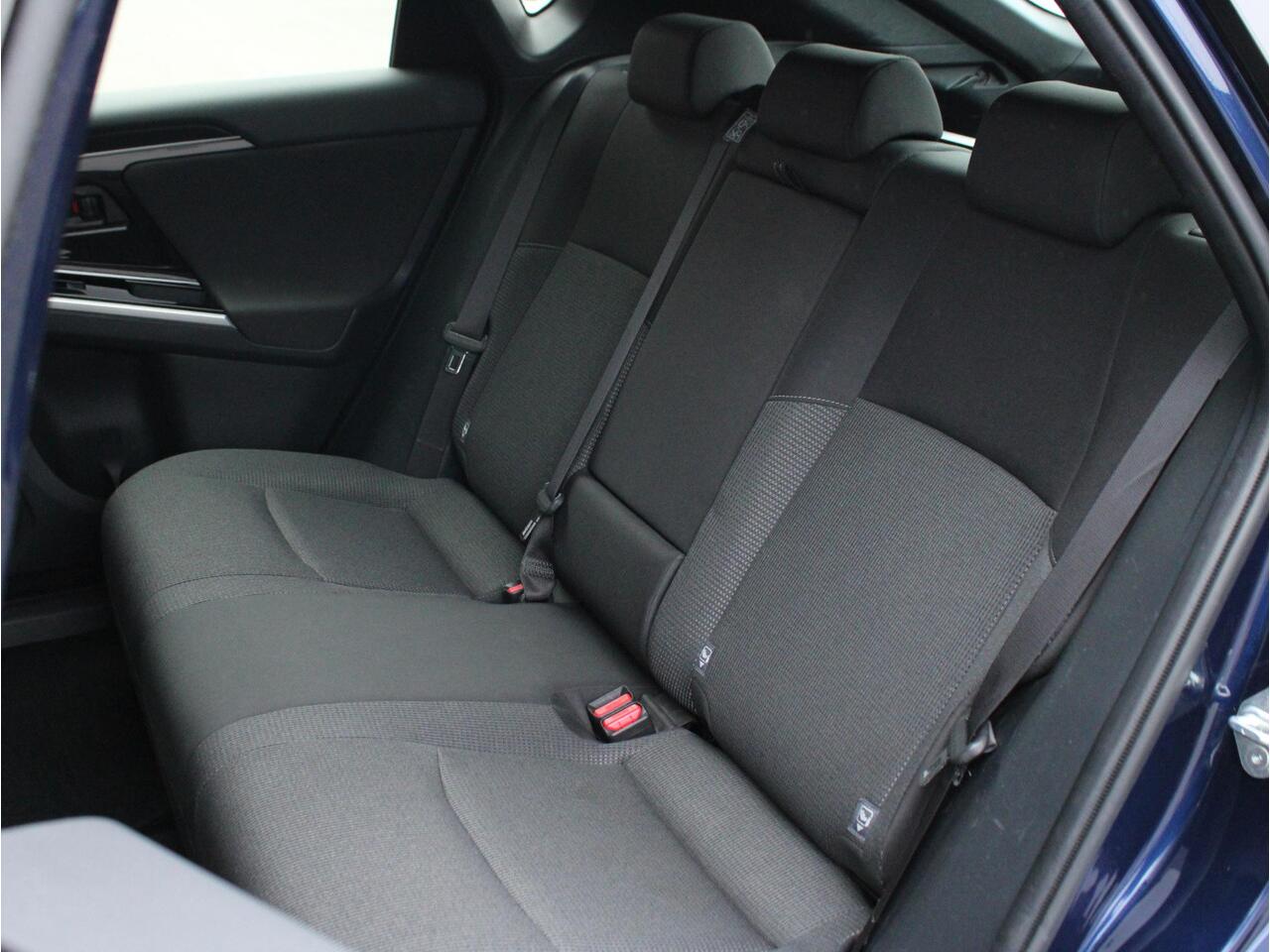 Toyota bZ4X Business 71 kWh Trekhaak, Zomer- en Winterbanden, Adaptieve Cruise en Climate Control, Carplay/Android Auto