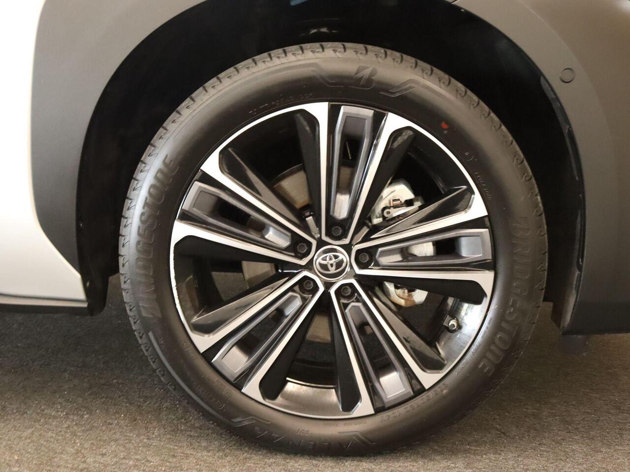 Toyota bZ4X Premium 71 kWh - ORIGINEEL NEDERLANDSE AUTO - STOELVERWARMING VOOR EN ACHTER - ELEKTRISCHE ACHTERKLEP - MEMORY SEATS - STOELVENTILATIE VOORZIJDE - JBL PREMIUM AUDIO - STUURVERWARMING - DODEHOEKDETECTIE - NAVIGATIE - 360 GRADEN CAMERA