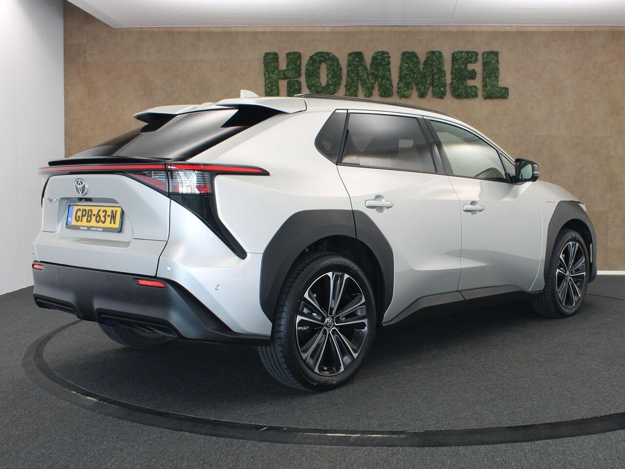 Toyota bZ4X Premium 71 kWh - ORIGINEEL NEDERLANDSE AUTO - STOELVERWARMING VOOR EN ACHTER - ELEKTRISCHE ACHTERKLEP - MEMORY SEATS - STOELVENTILATIE VOORZIJDE - JBL PREMIUM AUDIO - STUURVERWARMING - DODEHOEKDETECTIE - NAVIGATIE - 360 GRADEN CAMERA