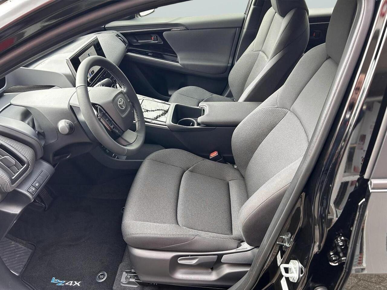 Toyota bZ4X Active 71 kWh l Rijklaar l NL-Auto